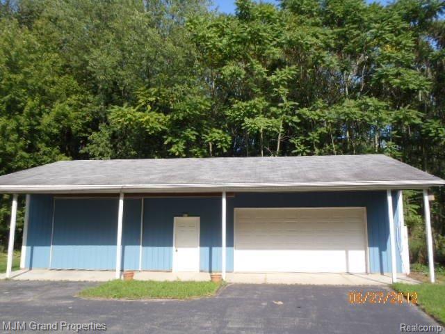 12210 Maxwell Road Carleton, MI 48117 - Photo 9 of 12 12210 Maxwell Barn.jpg