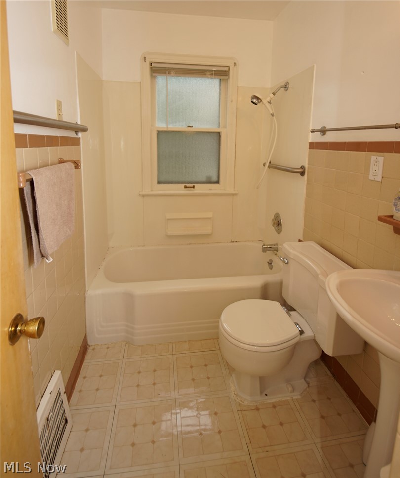 3105 Joslyn Road Cleveland, OH 44111 - Photo 15 of 32 Gallery Image 15