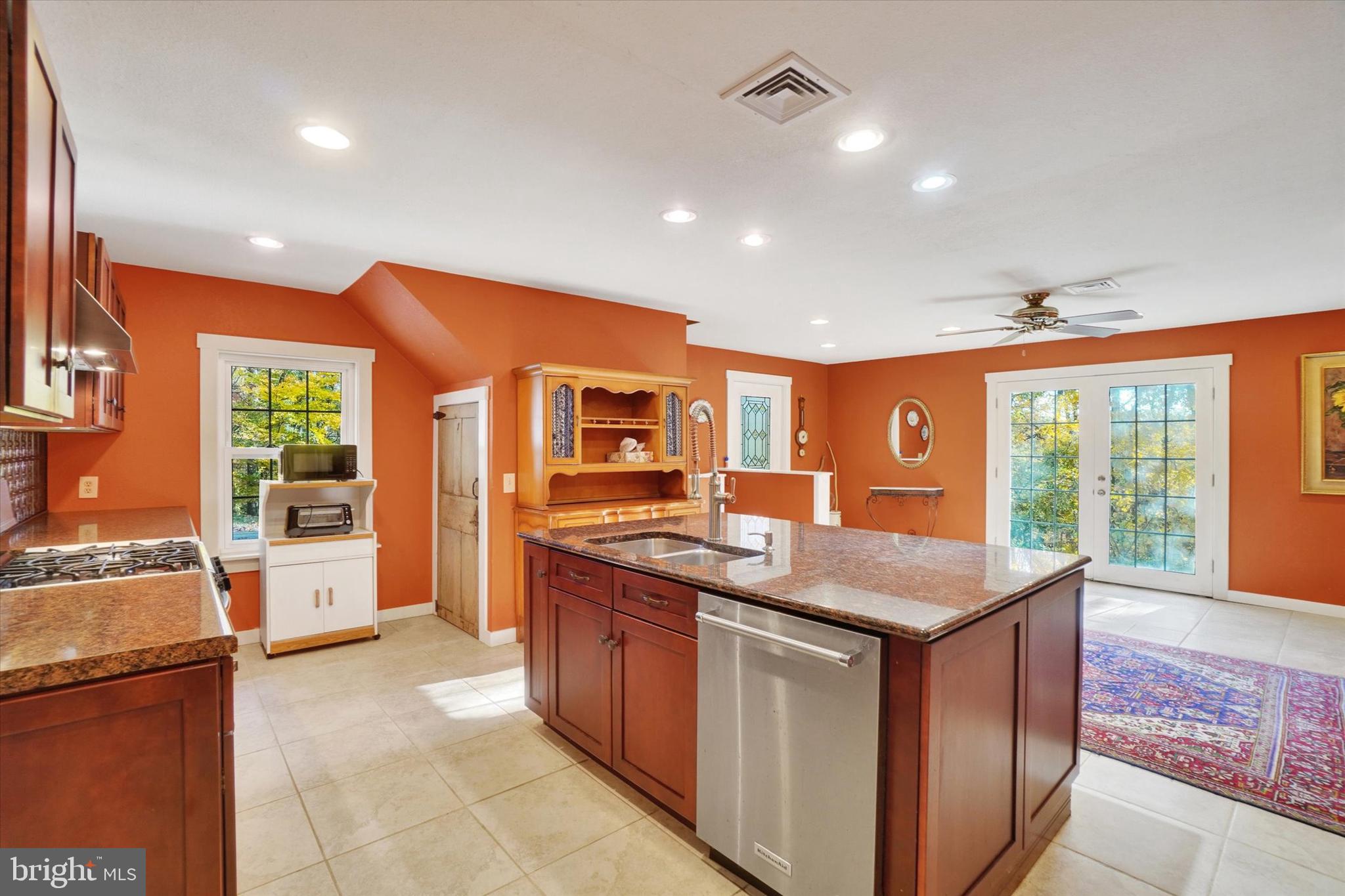 255 Meadow Road York, PA 17406 - Photo 10 of 42 Gallery Image 10
