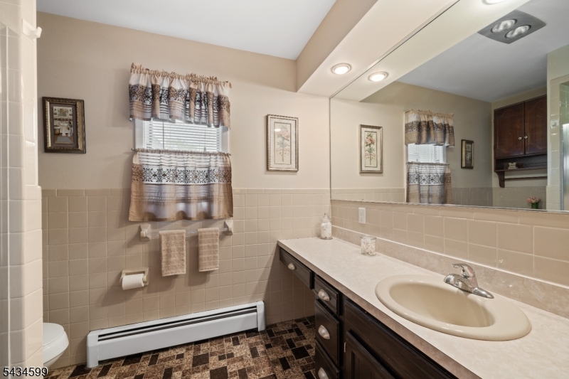 191 Pershing Road Clifton, NJ 07013 - Photo 17 of 25