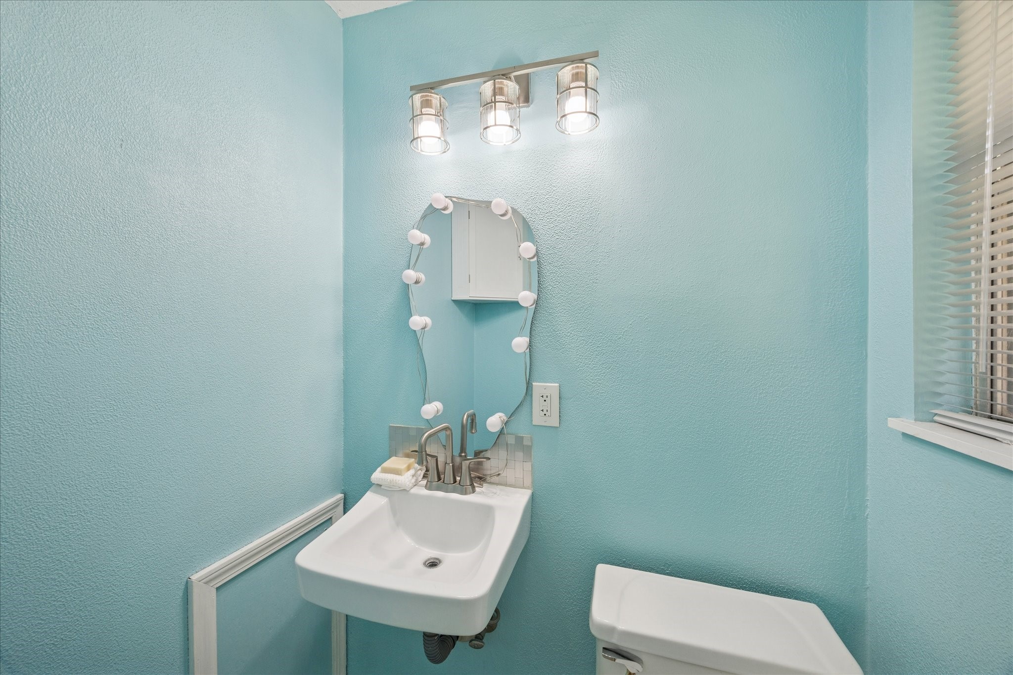 329 Robin Street Deer Park, TX 77536 - Photo 23 of 30 a bathroom with a toilet sink and mirror