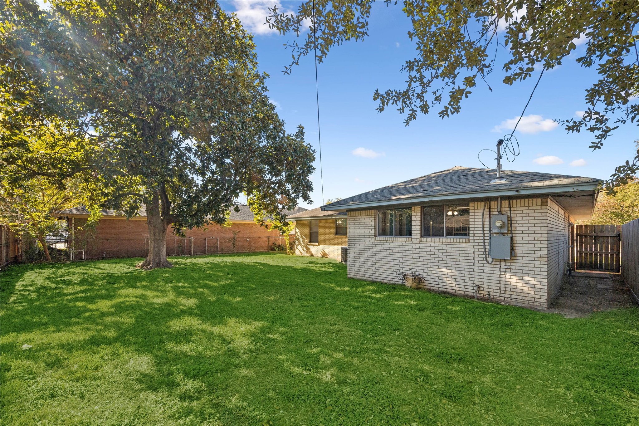 329 Robin Street Deer Park, TX 77536 - Photo 28 of 30 a front view of a house with garden