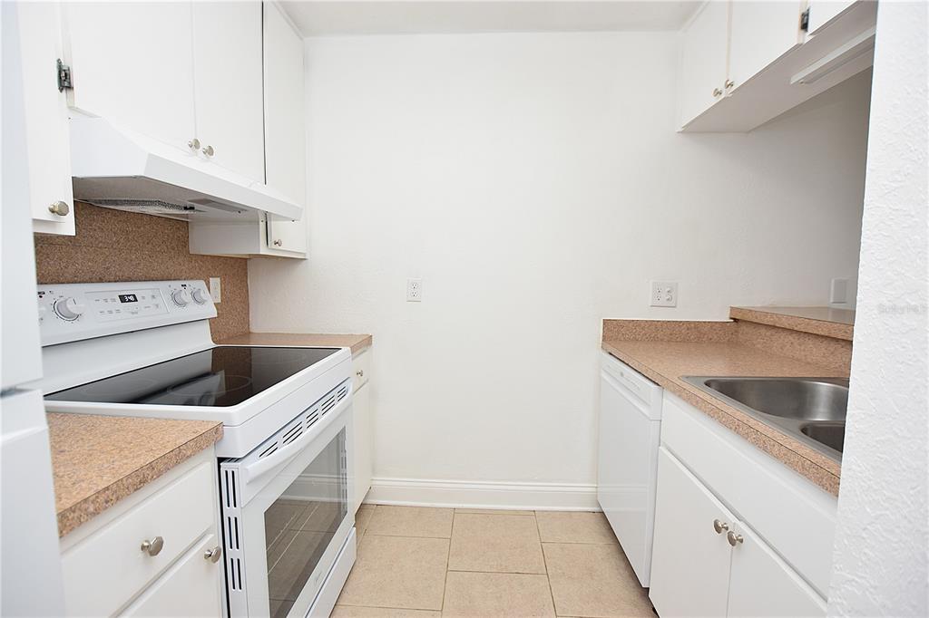 141 Fernery Road, Unit B5 Lakeland, FL 33809 - Photo 5 of 29