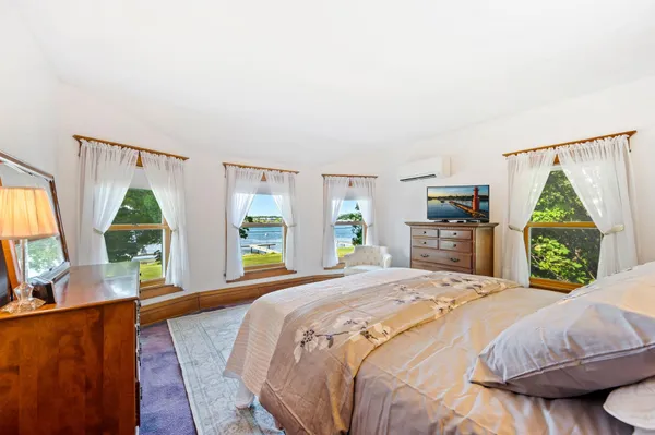 $825,000 | 936 Memorial Drive, Sturgeon Bay, WI 54235