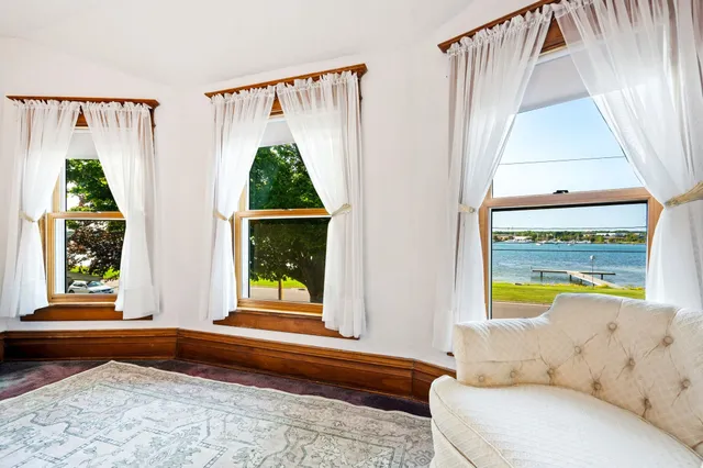 $849,900 | 936 Memorial Drive, Sturgeon Bay, WI 54235