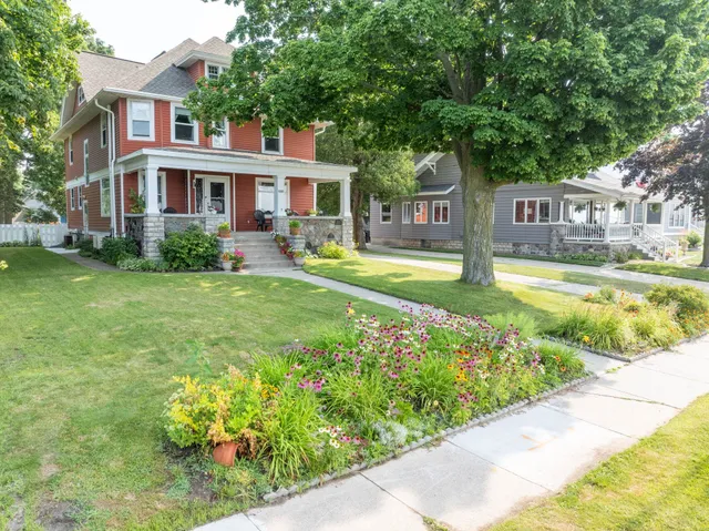 $849,900 | 936 Memorial Drive, Sturgeon Bay, WI 54235