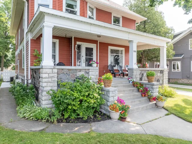 $849,900 | 936 Memorial Drive, Sturgeon Bay, WI 54235