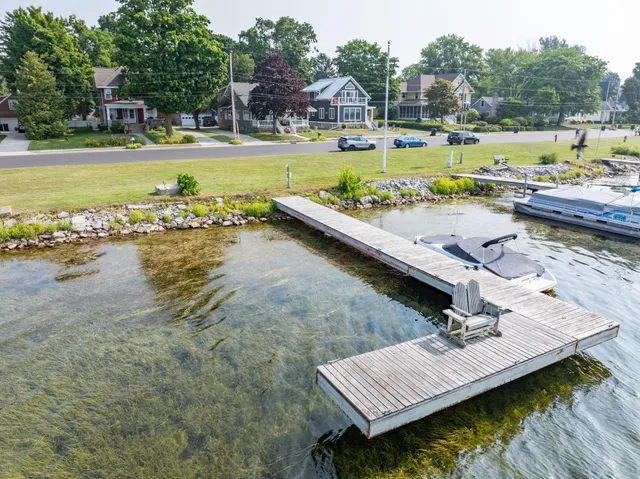 $849,900 | 936 Memorial Drive, Sturgeon Bay, WI 54235