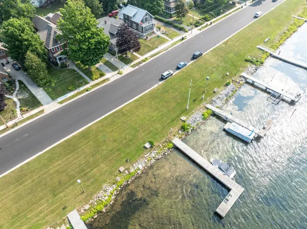 $825,000 | 936 Memorial Drive, Sturgeon Bay, WI 54235