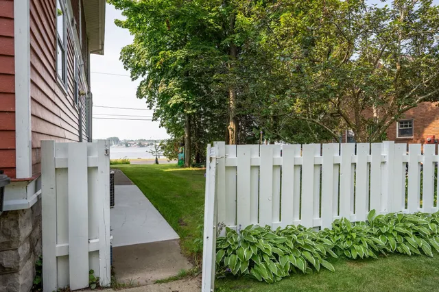 $849,900 | 936 Memorial Drive, Sturgeon Bay, WI 54235