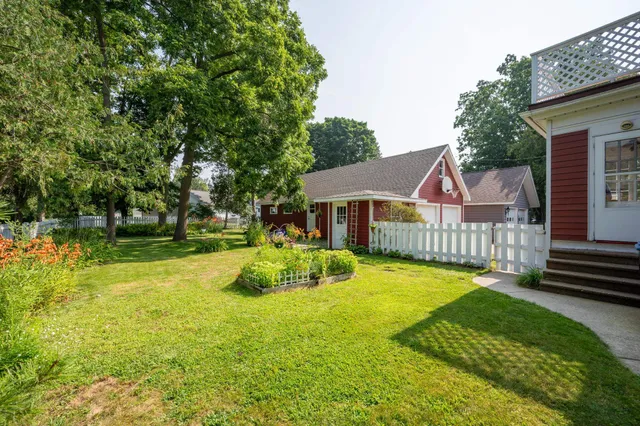 $849,900 | 936 Memorial Drive, Sturgeon Bay, WI 54235