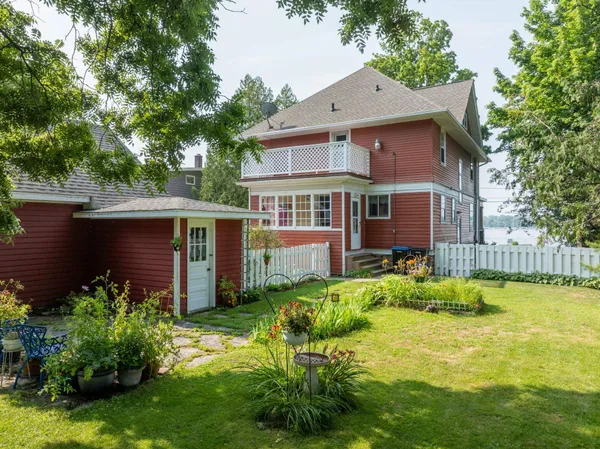 $825,000 | 936 Memorial Drive, Sturgeon Bay, WI 54235