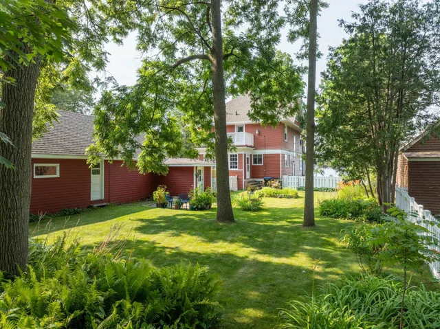 $849,900 | 936 Memorial Drive, Sturgeon Bay, WI 54235