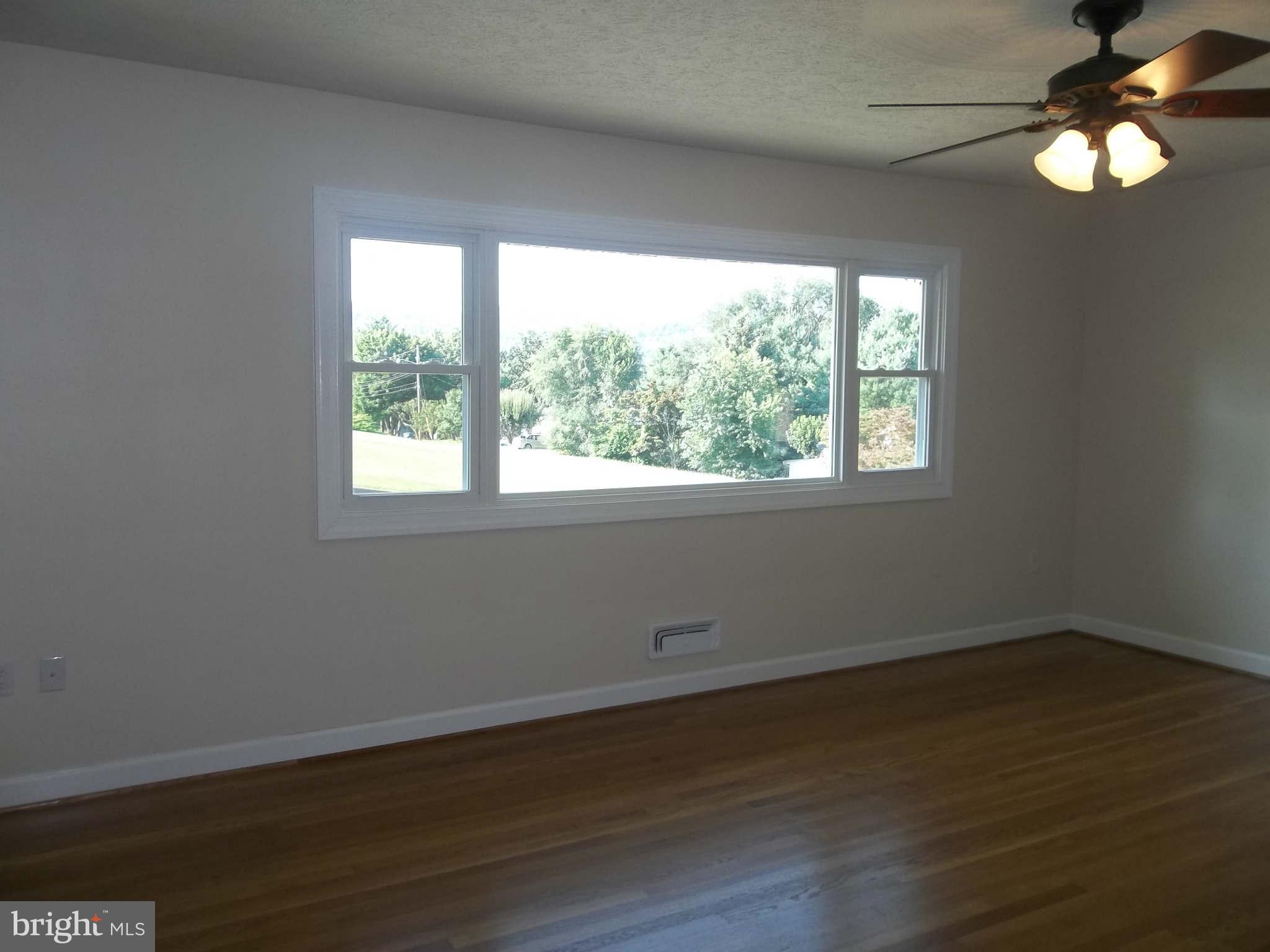 1010 Braxton Road Front Royal, VA 22630 - Photo 11 of 30 Living Room