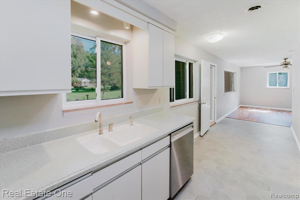 2270 Kingsford Road Rochester Hills, MI 48309 - Photo 11 of 43