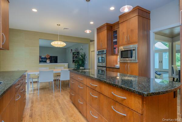 19 West Gate Road Suffern, NY 10901 - Photo 21 of 42 Granite and composite stone counters