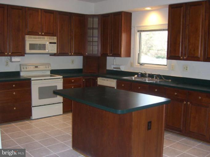 3131 Courtside Road Bowie, MD 20721 - Photo 2 of 17 Kitchen