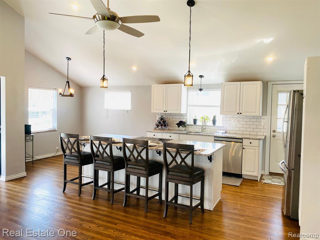 1433 Courtland Boulevard Rochester Hills, MI 48307 - Photo 7 of 35