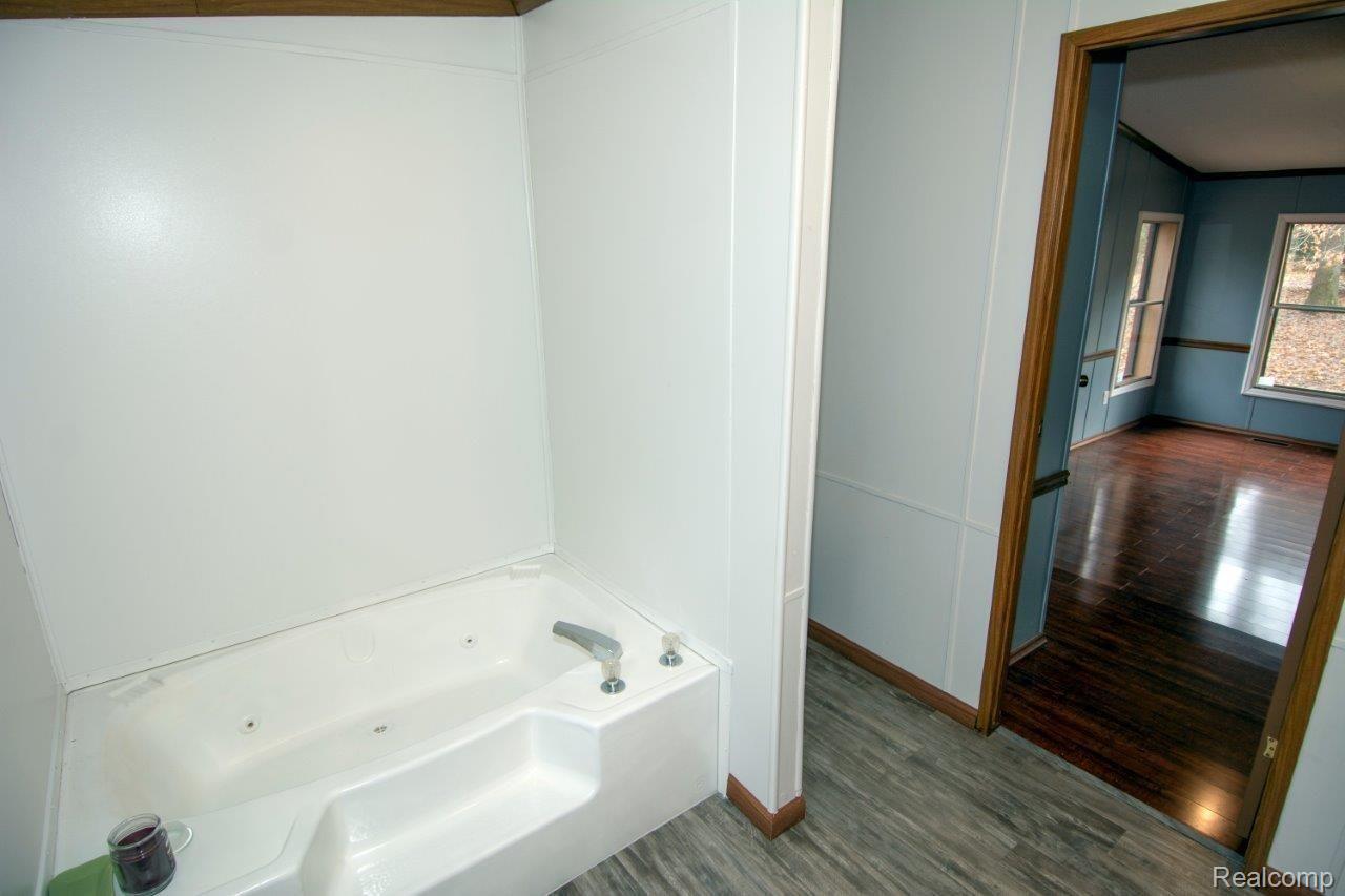 5012 Patterson Lk Road Pinckney, MI 48169 - Photo 20 of 24 5012 Patterson Lake Interior 10.jpg