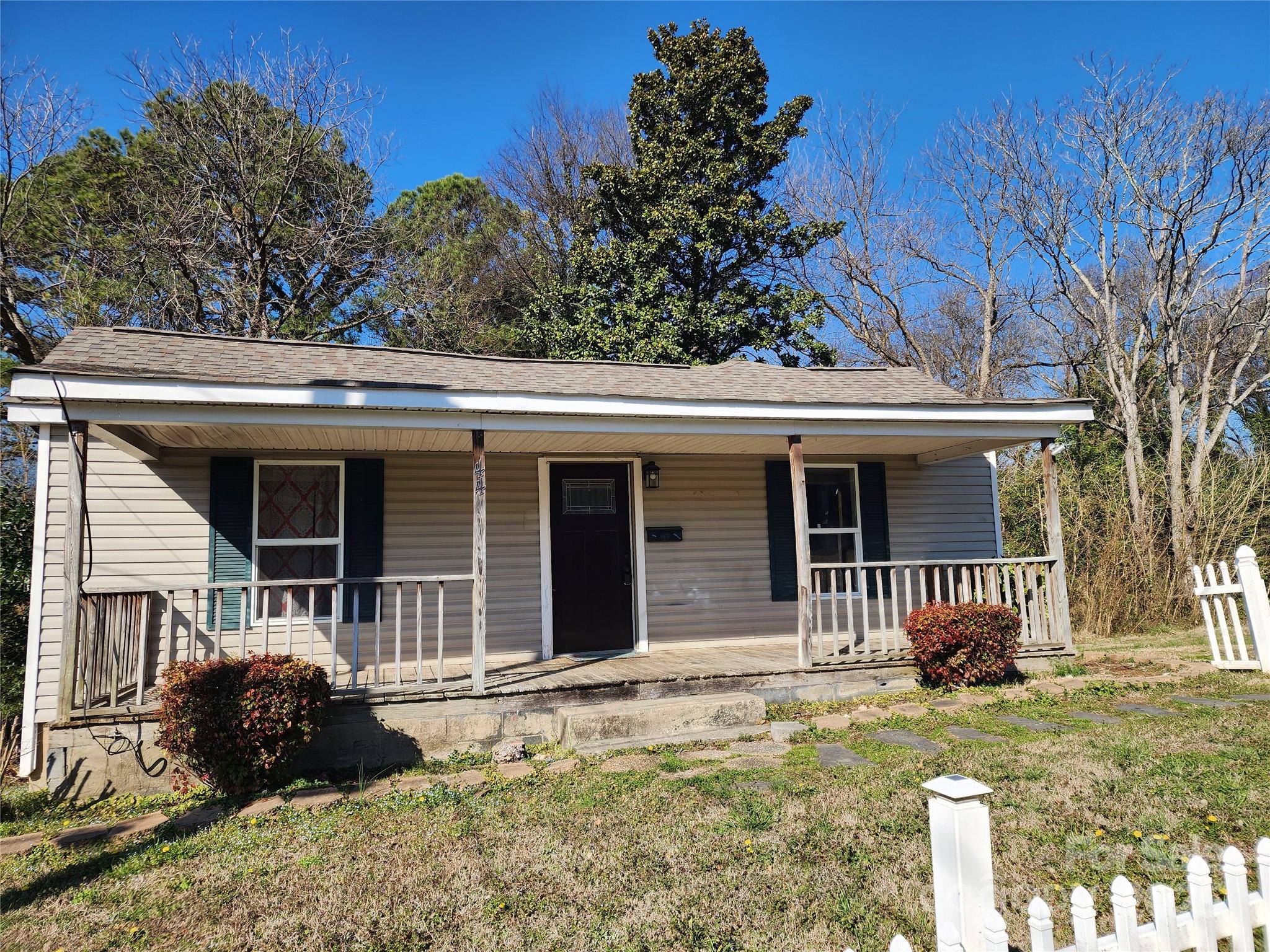 44 Fenix Dr Southwest  