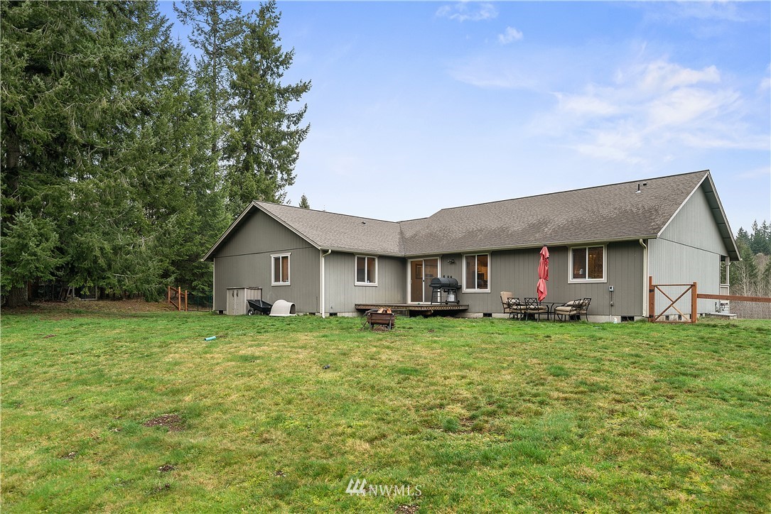 14817 South Tilley Road Tenino, WA 98589 - Photo 28 of 38 a house with a outdoor space