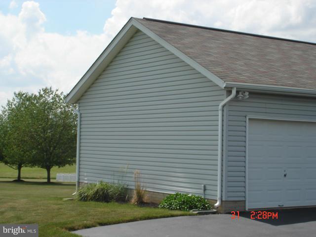1173 Larkspur Road Westminster, MD 21157 - Photo 8 of 30 Garage