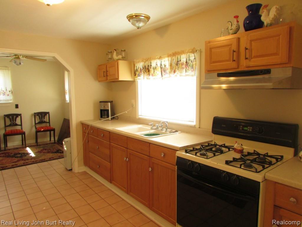 4755 Jamm Road Lake Orion, MI 48359 - Photo 6 of 15 4755 Jamm 036.jpg