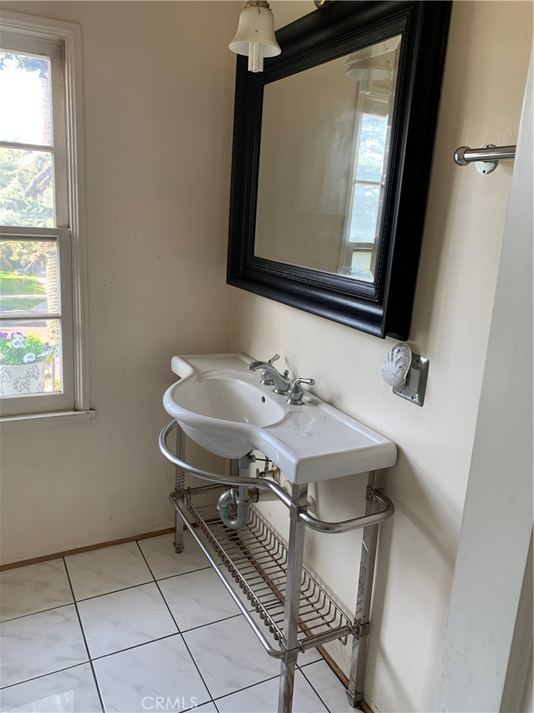 1826 Wellington Road Los Angeles, CA 90019 - Photo 54 of 59