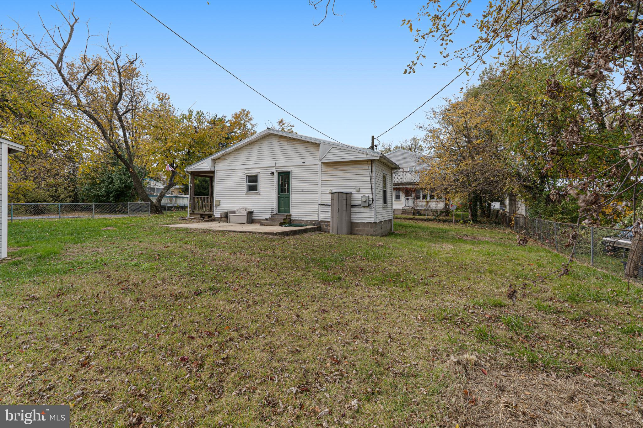 1903 Wills Road Baltimore, MD 21222 - Photo 5 of 21 Charming home with spacious backyard retreat.