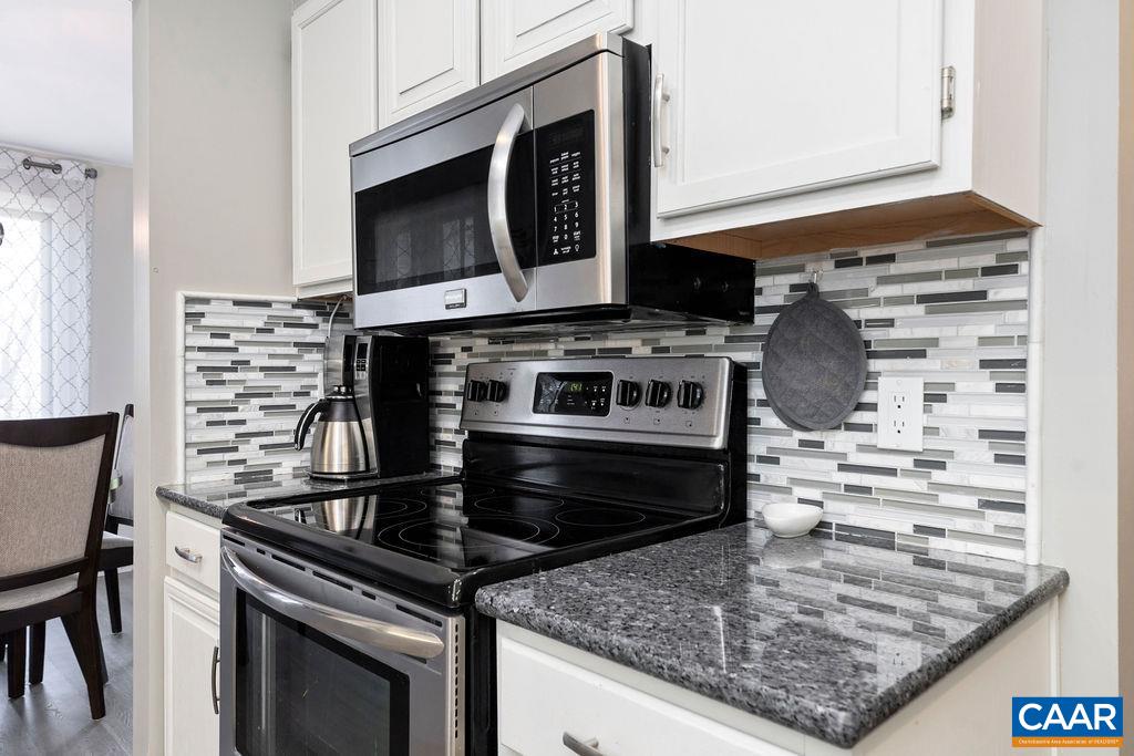 2070 Stone Ridge Wintergreen, VA 22967 - Photo 13 of 52 a stove top oven sitting inside of a kitchen