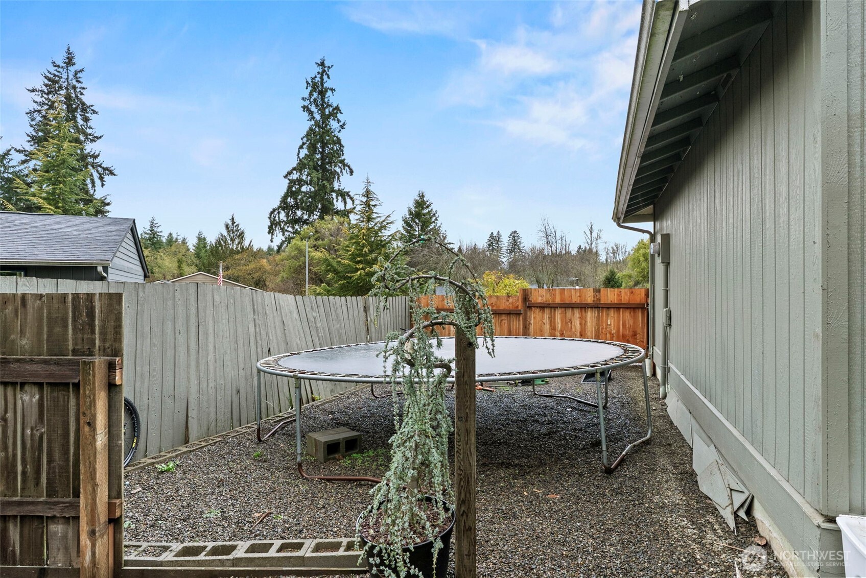 324 Cedar Court Winlock, WA 98596 - Photo 20 of 25 a balcony with a table and chairs