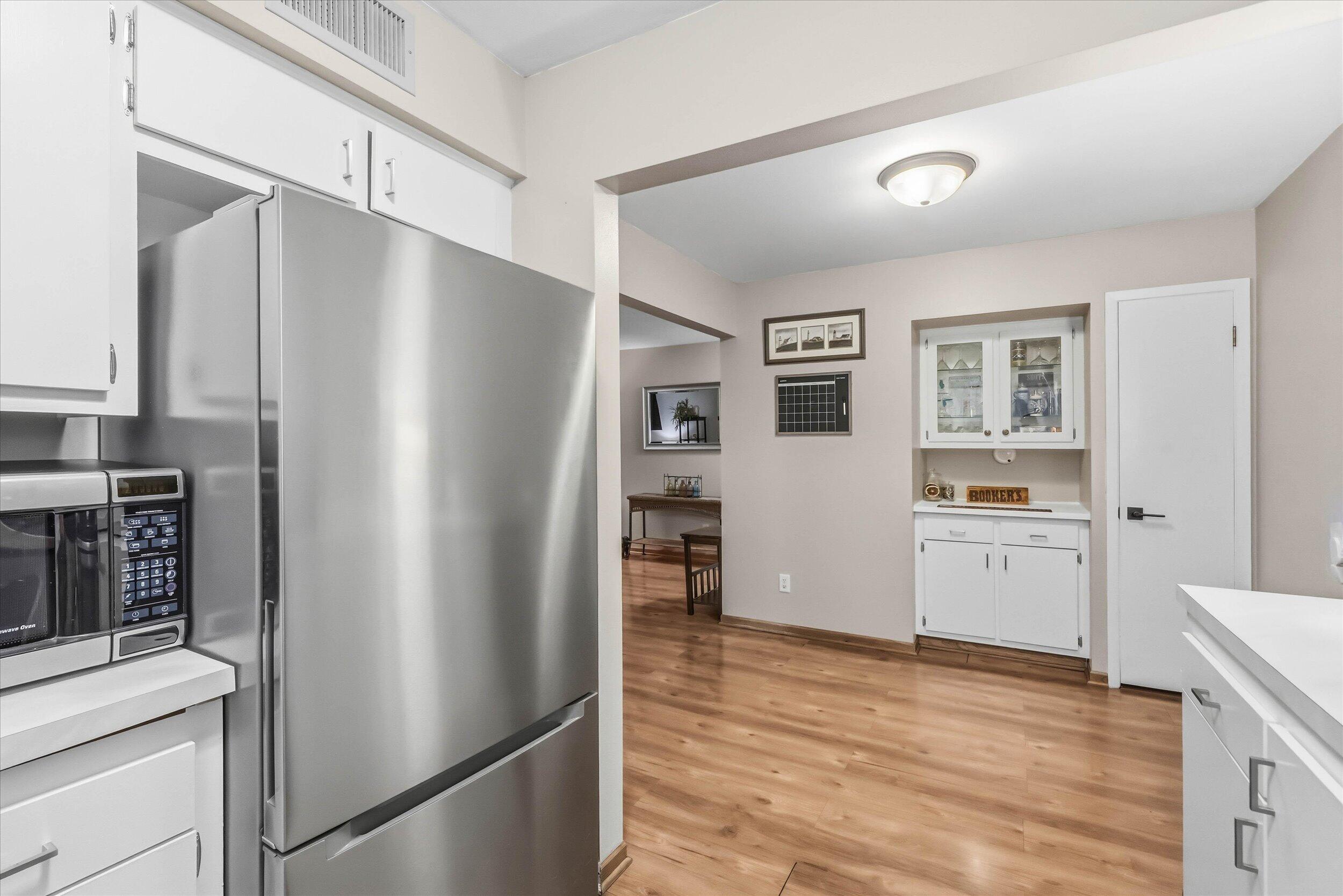 7530 North Port Washington Road Fox Point, WI 53217 - Photo 11 of 41 11-Kitchen