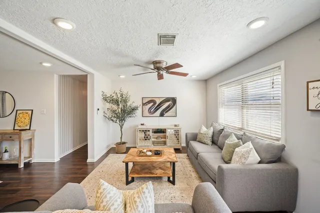 $549,995 | 2406 Willowby Drive, Houston, TX 77008