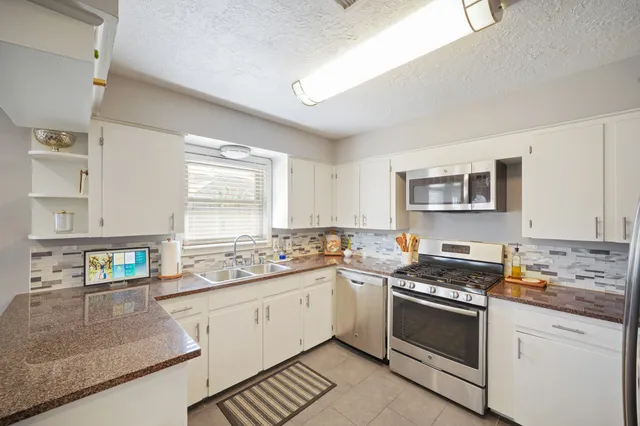 $549,995 | 2406 Willowby Drive, Houston, TX 77008