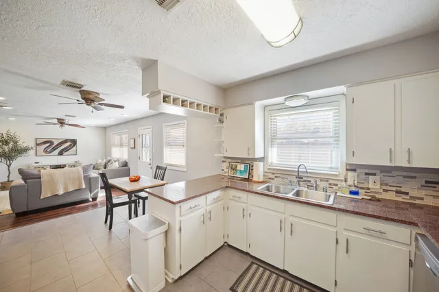 $549,995 | 2406 Willowby Drive, Houston, TX 77008