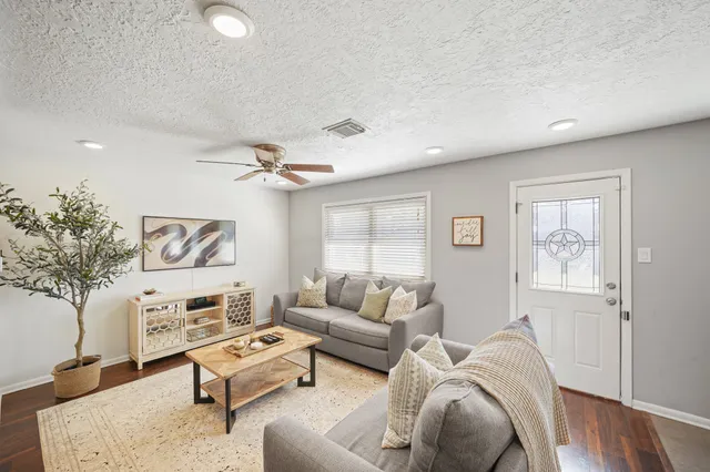 $549,995 | 2406 Willowby Drive, Houston, TX 77008