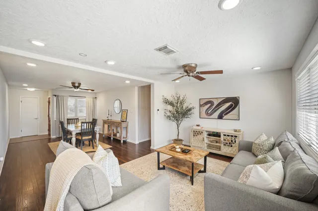 $549,995 | 2406 Willowby Drive, Houston, TX 77008