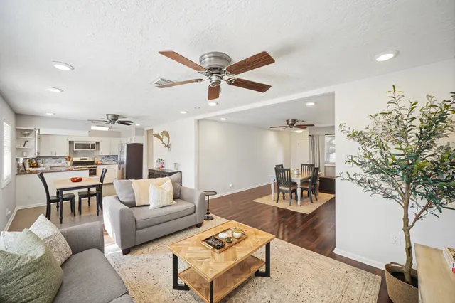 $549,995 | 2406 Willowby Drive, Houston, TX 77008