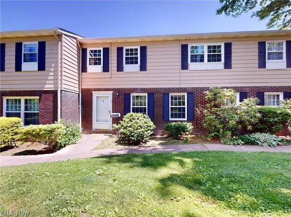 $198,000 | 8240 Deepwood Boulevard, Unit 72, Mentor, OH 44060