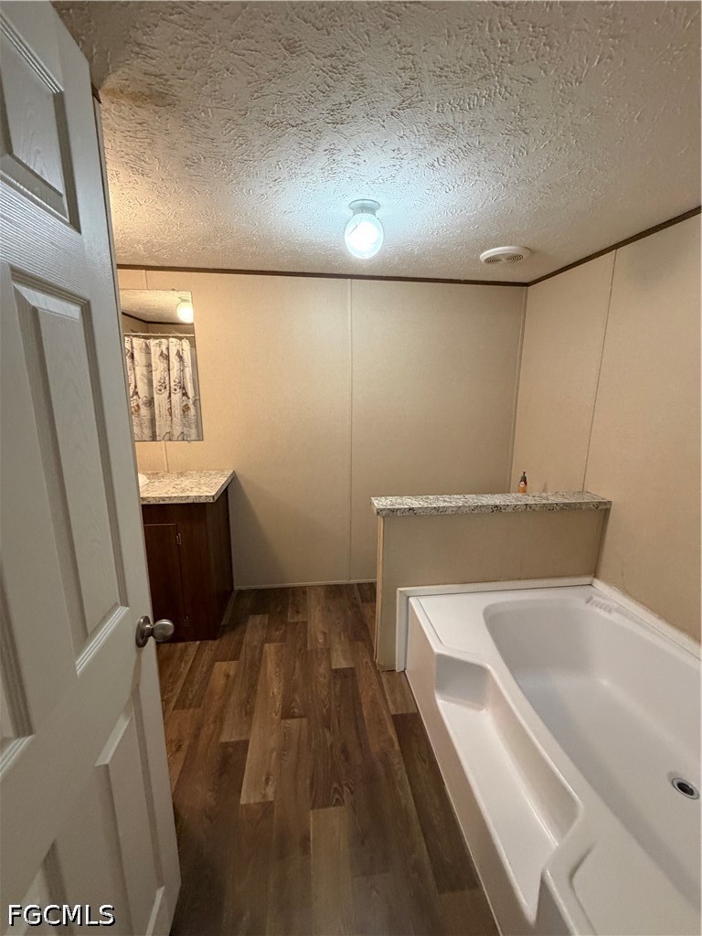 631 Stanton Street Clewiston, FL 33440 - Photo 13 of 24 a bathroom with a sink and a bathtub