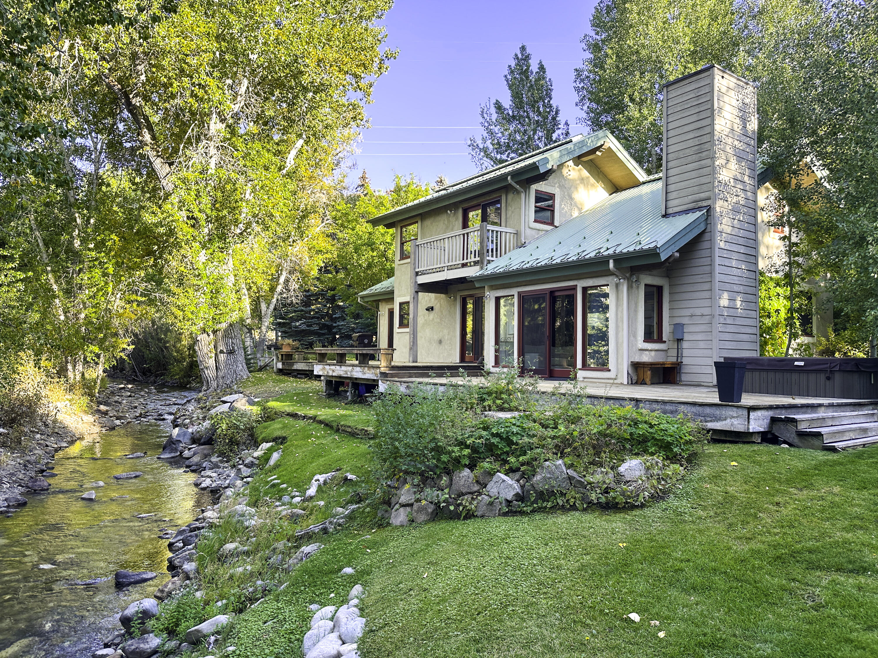 233 Timberline Exterior Summer