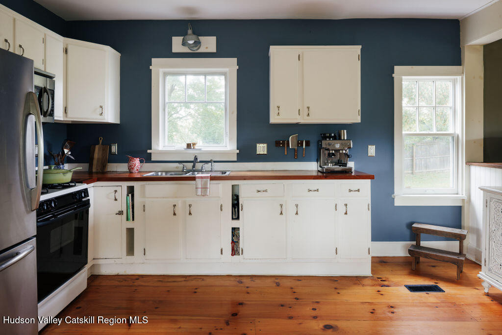 215 Moore Road Germantown, NY 12526 - Photo 12 of 36 Kitchen