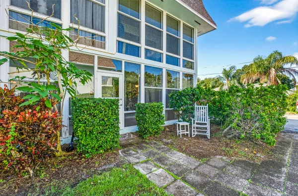 $146,960 | 1901 Indian River Boulevard, Unit 105E, Vero Beach, FL 32960