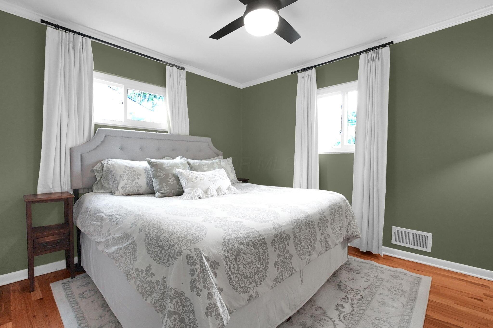 2737 Cranford Road Columbus, OH 43221 - Photo 9 of 44 2737 Cranford Realtor BethanyB owner bed