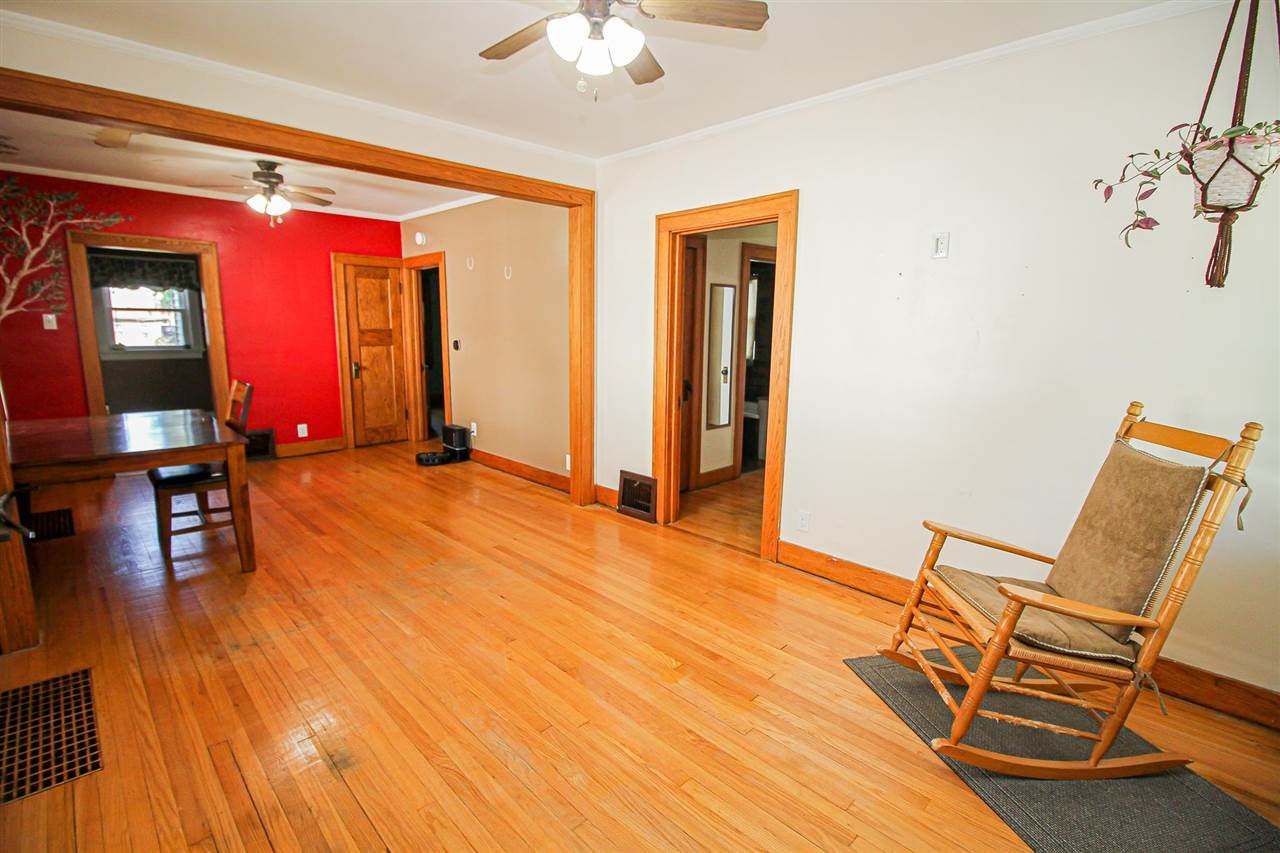 866 Oakland Road Northeast Cedar Rapids, IA 52402 - Photo 7 of 30 Gallery Image 7