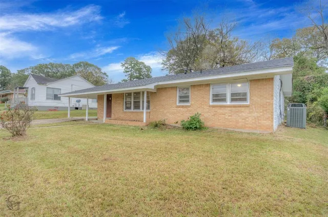 front view of house with a yard