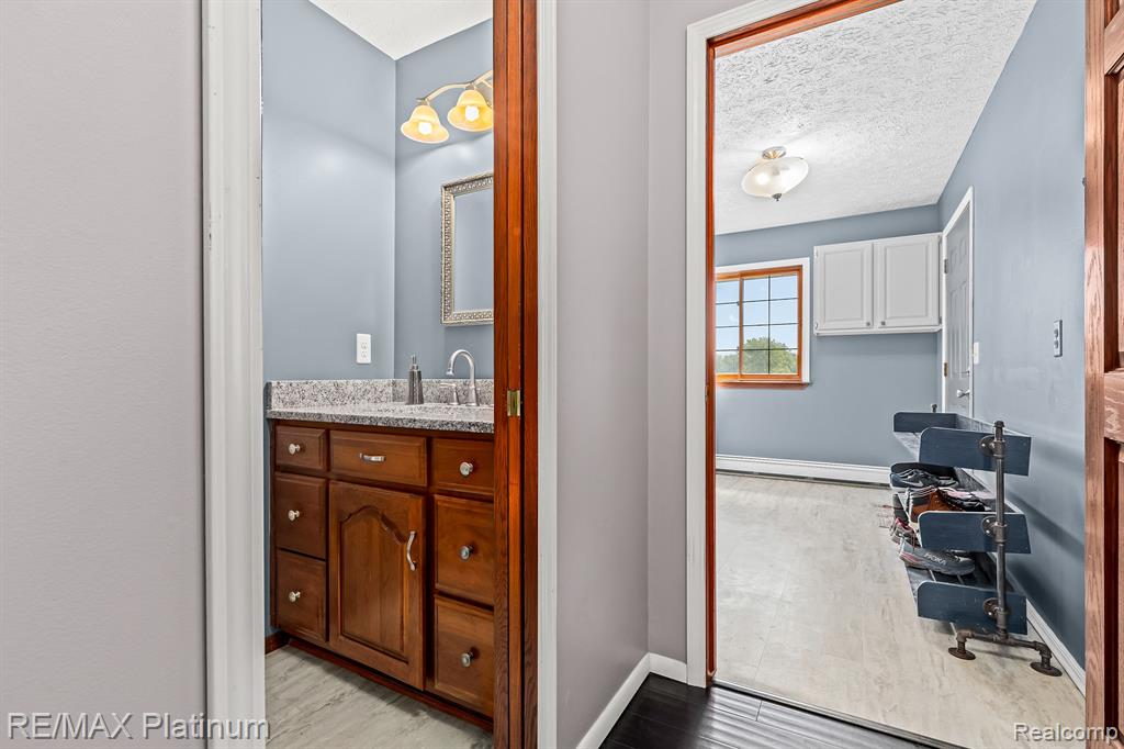 11733 North Fleming Road Fowlerville, MI 48836 - Photo 17 of 51