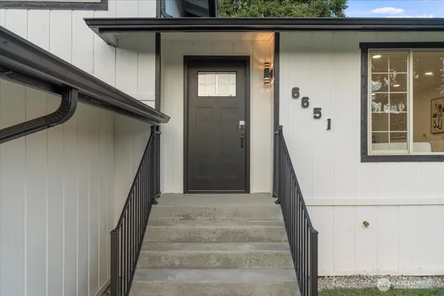 a view of a stairs of the house