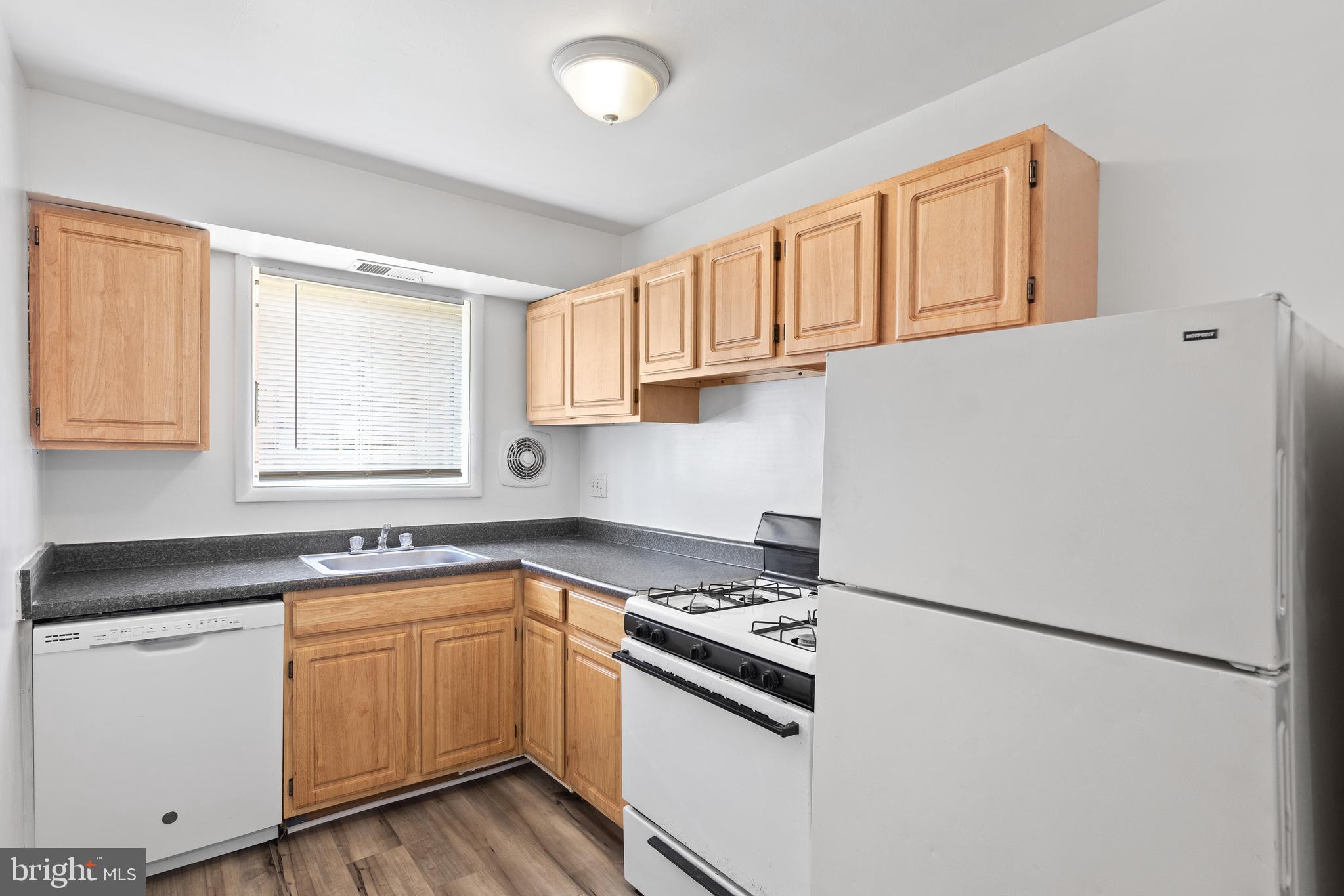 225 43rd Road Northeast, Unit 104 Washington, DC 20019 - Photo 7 of 8