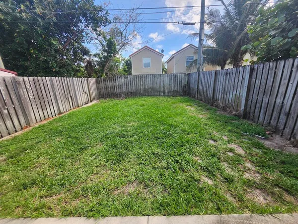 $1,850 | 4824 Cambridge Street, Lake Worth, FL 33463